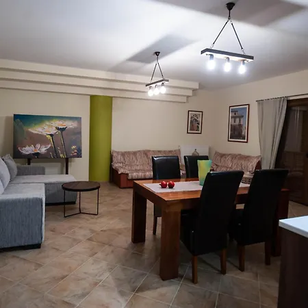 Appartement Golden View 1 *