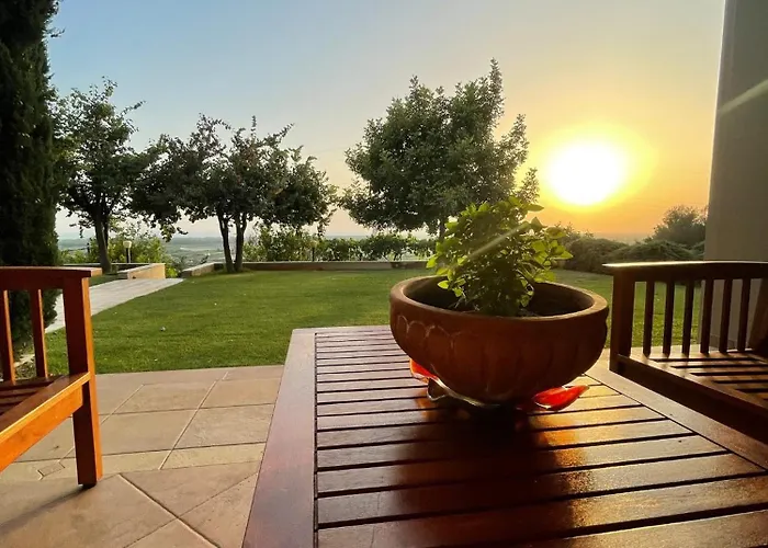 Golden View 1 Kato Samikon