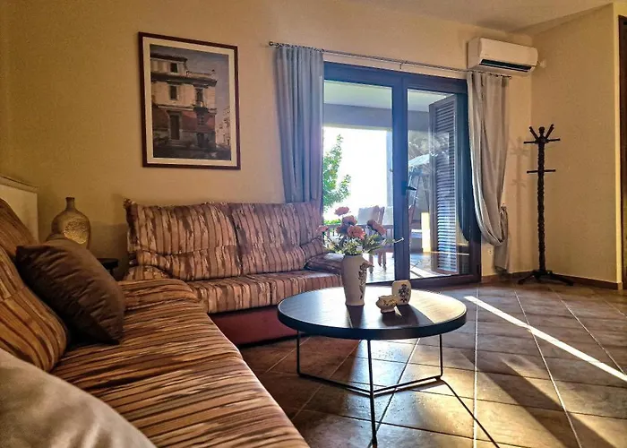 Golden View 1 Kato Samikon